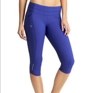 Athleta Doby be Free Midrise Capri Active Pants Size Medium Blue